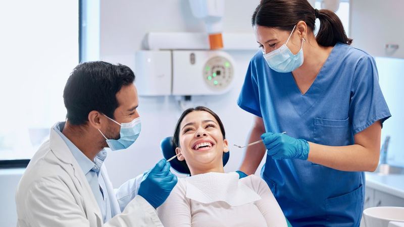 Porcelain vs. Composite Veneers: Which Is Right for You?